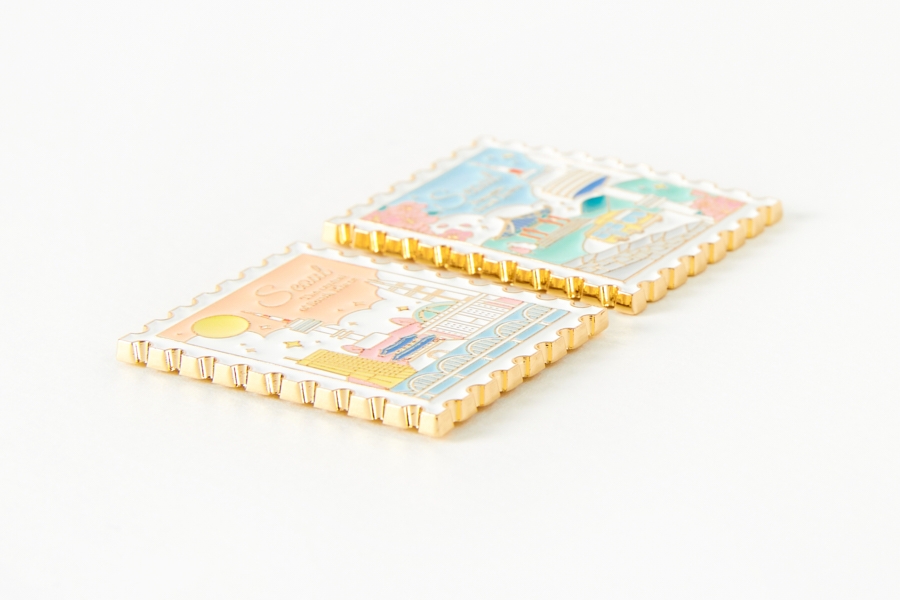 Artbox Remember Seoul Stamp Magnet Pink & Blue angled view of gold edge