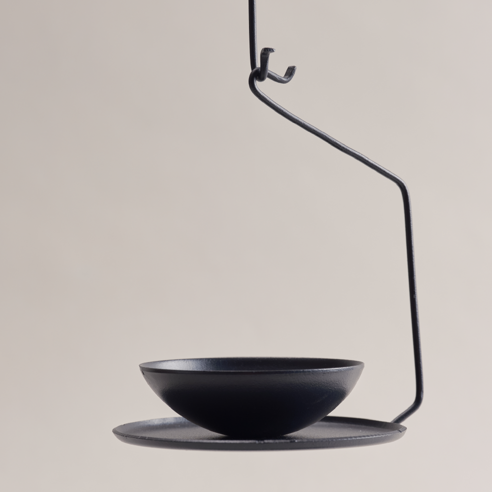 K-Lifestyle DE ORDINAIRE Lamp stand black bowl, plate and hook close-up