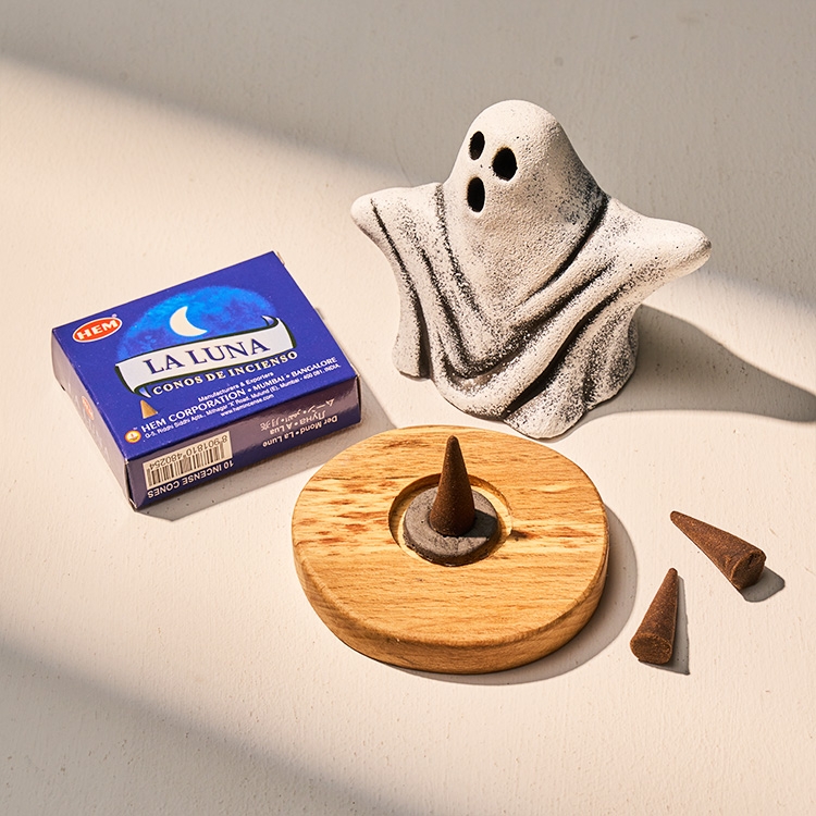 heavensense Halloween Ghost Incense Cone Holder White, wooden base and incense cone placement