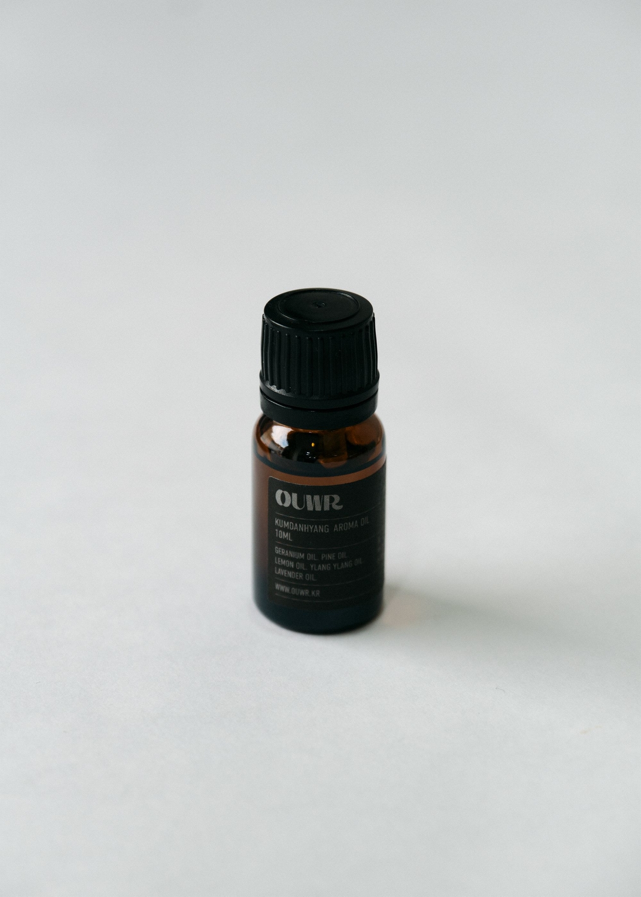 OUWR Kumdanhyang Aroma Oil 10ml bottle angled view for Hyangnorigae set P3-19
