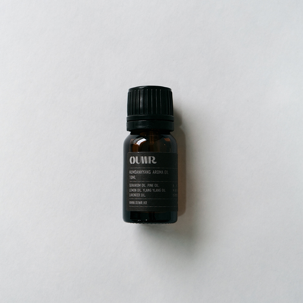 OUWR Kumdanhyang Aroma Oil 10ml amber glass bottle with black cap, ingredient label
