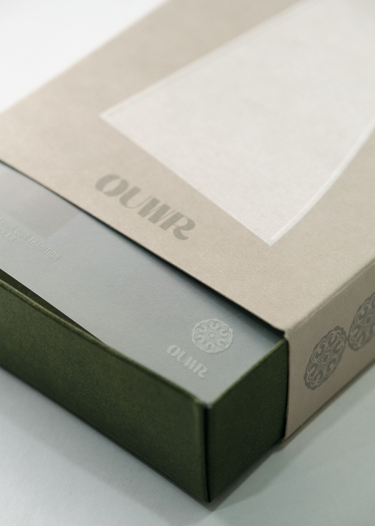OUWR Hyangnorigae Plaster Air Freshener Aroma Oil Set P3-19 box slide-open packaging detail