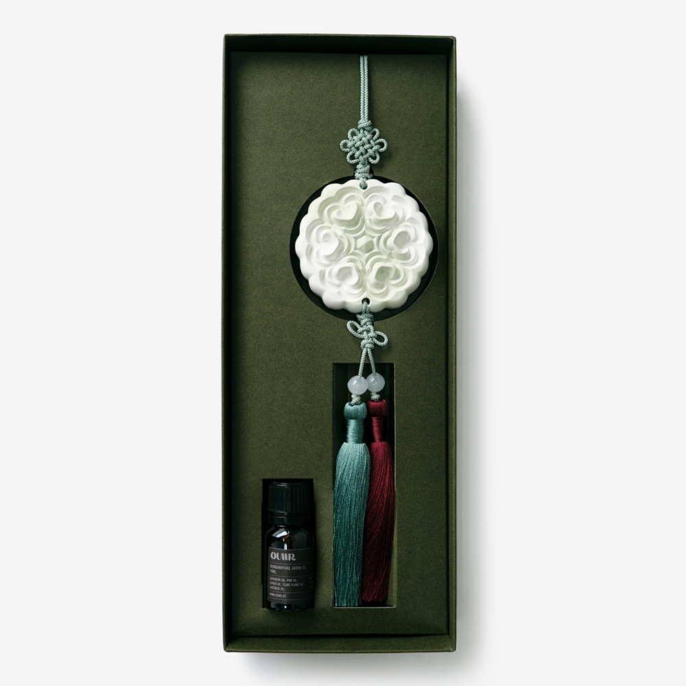 OUWR Hyangnorigae Plaster Air Freshener Aroma Oil Set P3-19 set contents with 10ml oil and tassels