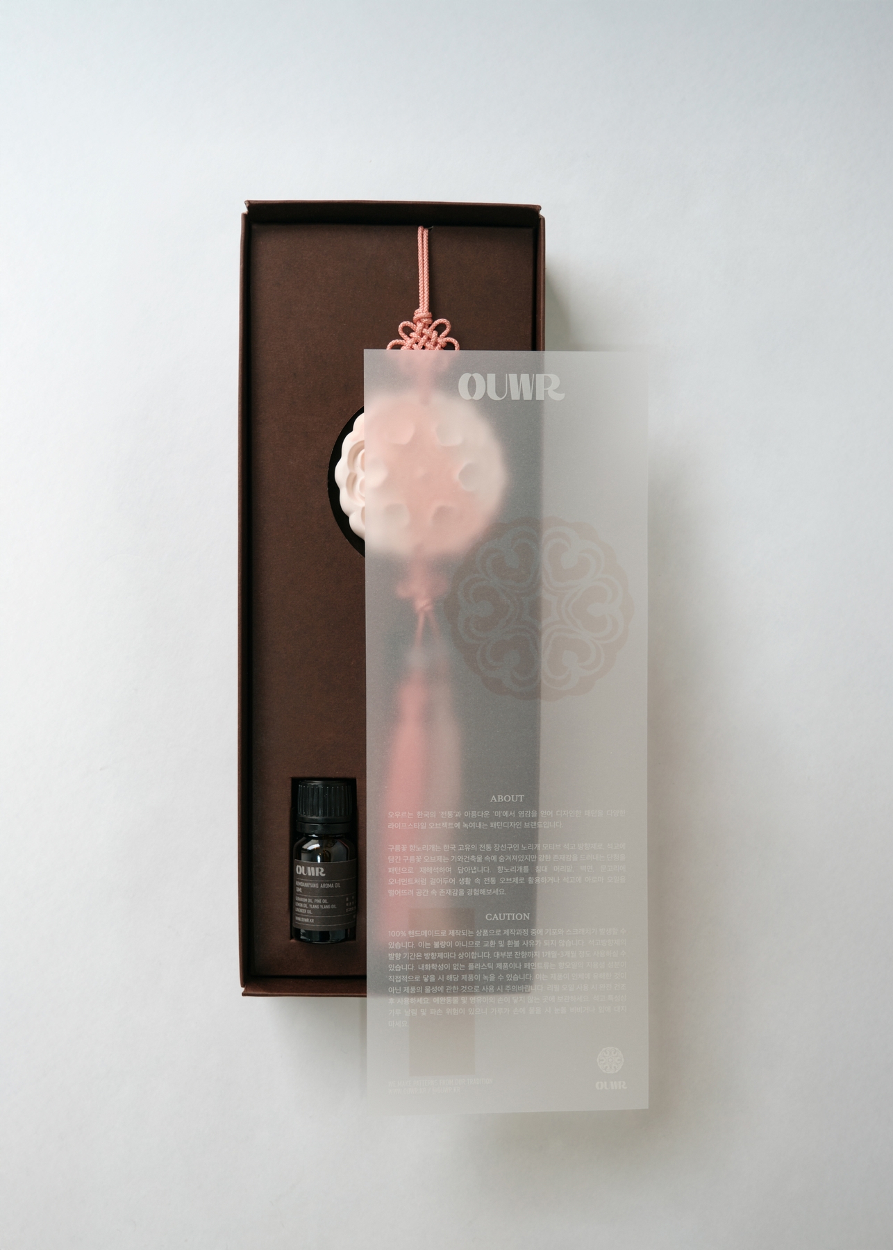OUWR Hyang Norigae Aroma Oil Set P3-20 open box with insert card, ABOUT and CAUTION