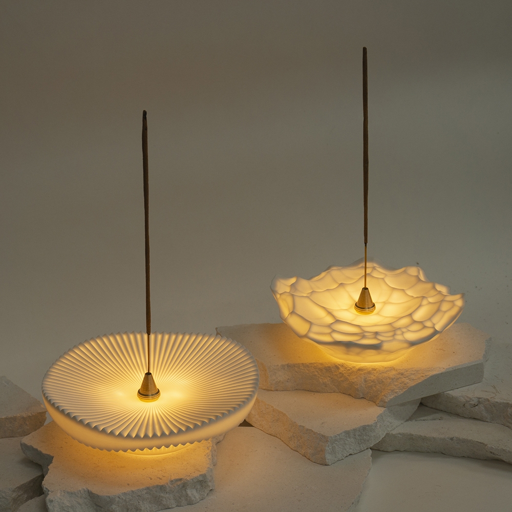 WOOSM Ceramic Mood Light Incense Holder wireless lamp, pleated and petal designs close-up