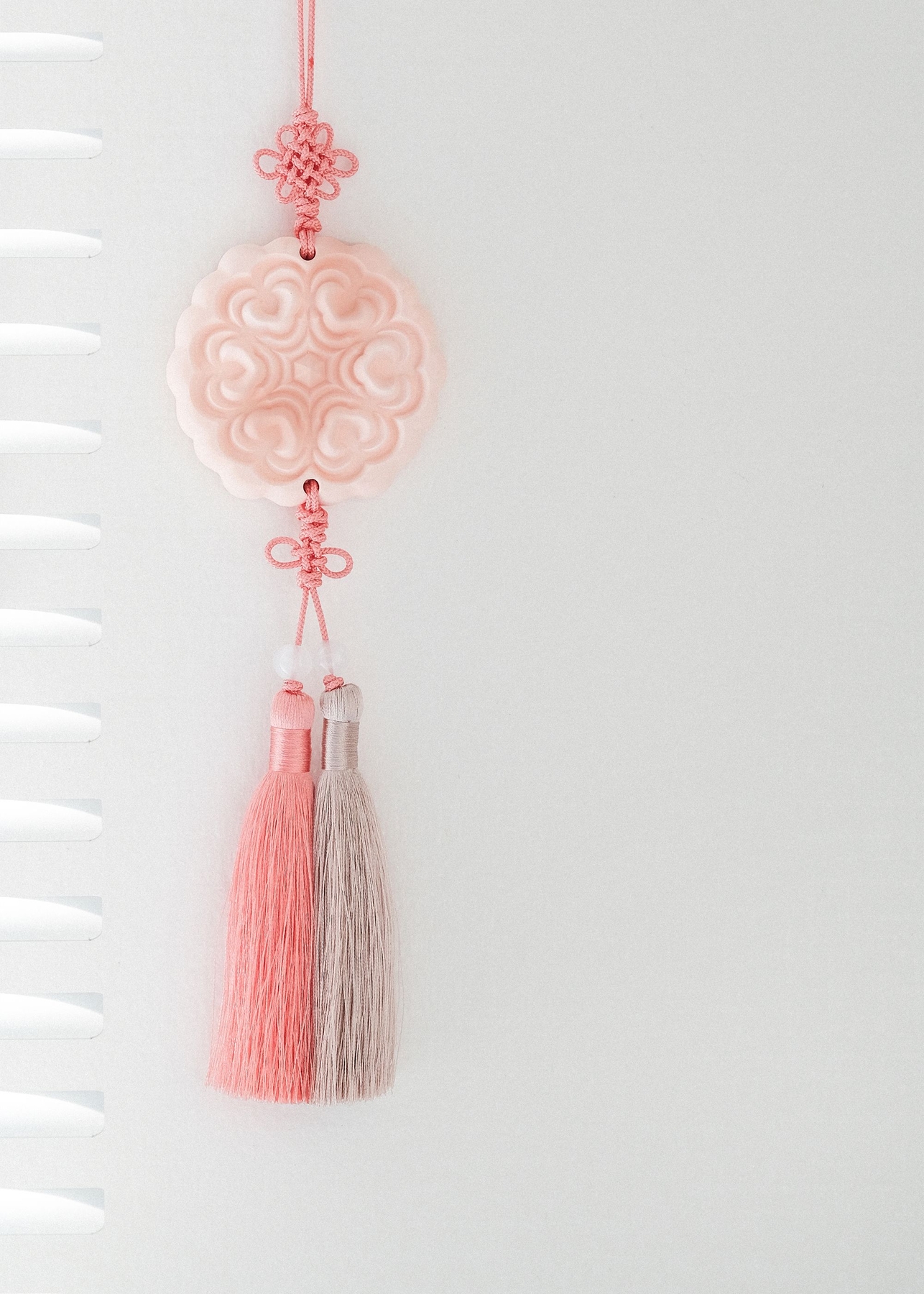 OUWR Hyang Norigae P3-20 pink Cloud Flower plaster diffuser front view with two tassels