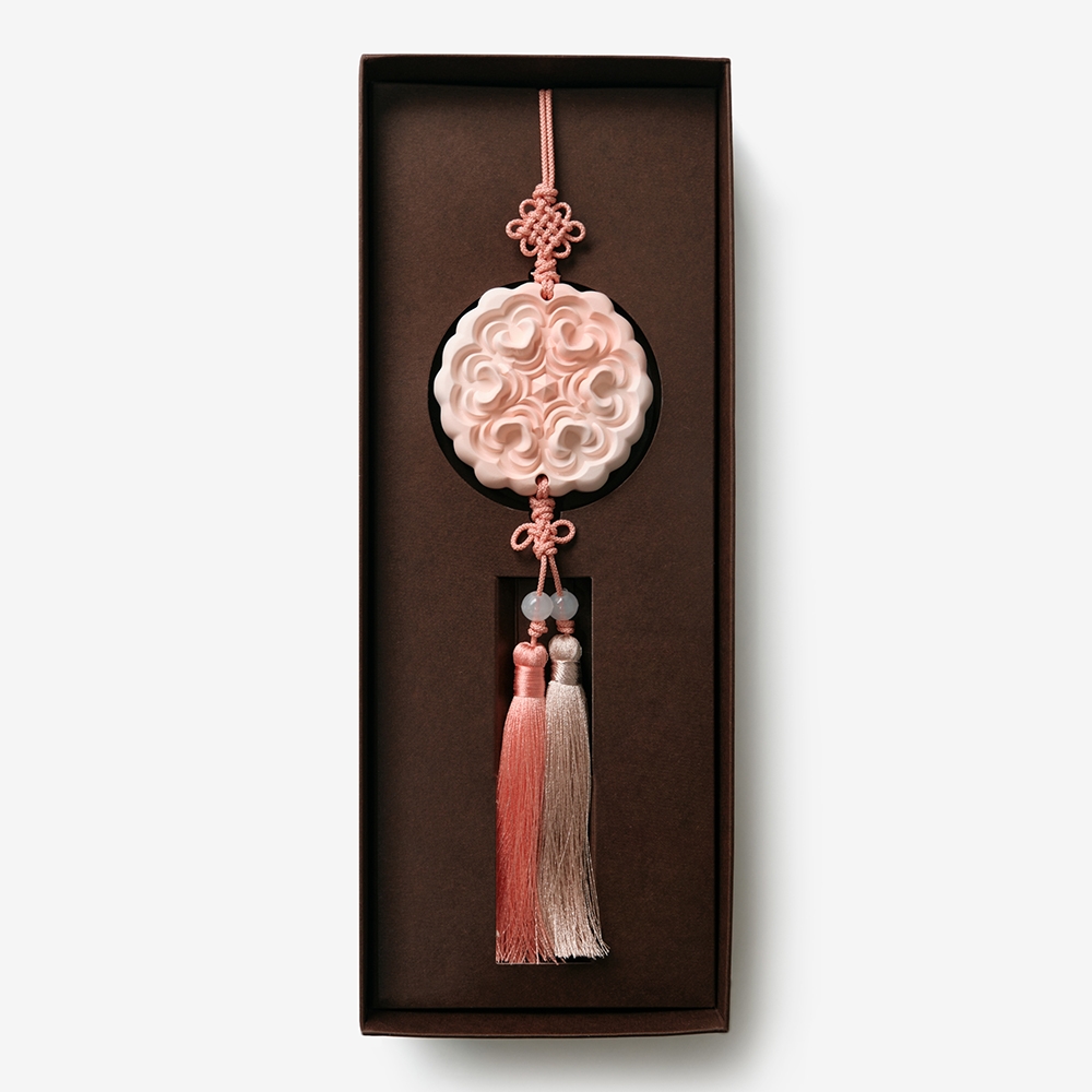 OUWR Hyang Norigae P3-20 Cloud Flower gypsum diffuser with pink knot and tassels, boxed set view