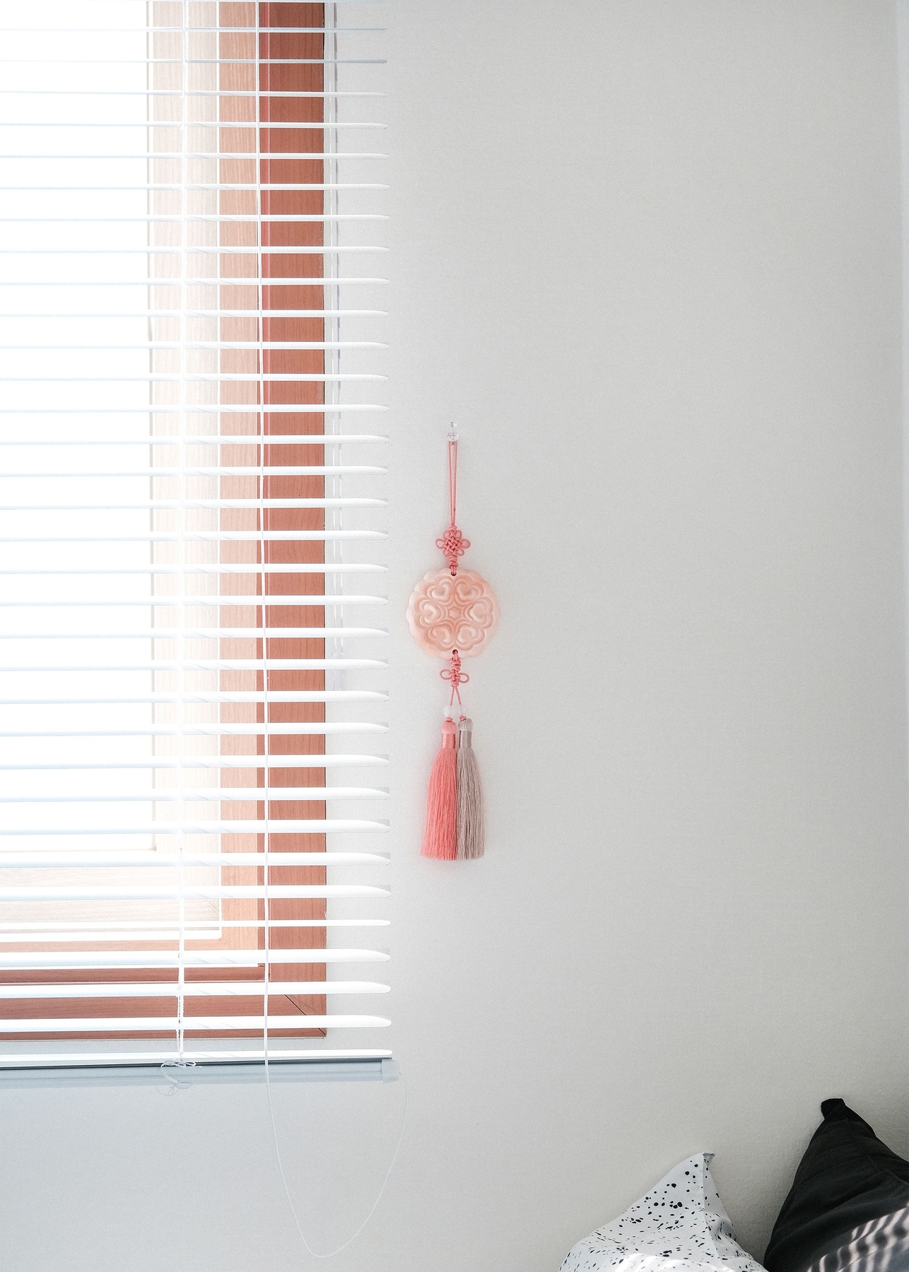 OUWR Hyang Norigae P3-20 Cloud Flower gypsum diffuser hanging on wall by a window