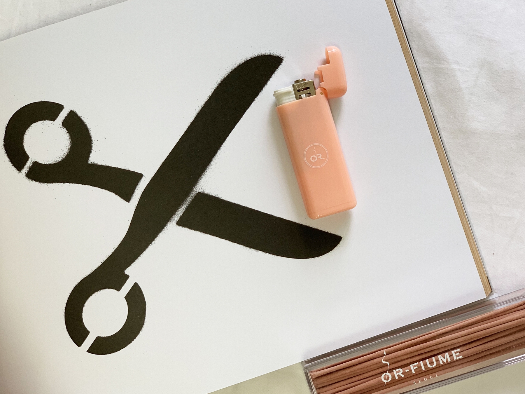 OR-FIUME SEOUL Incense Lighter Mini pink with pink incense sticks
