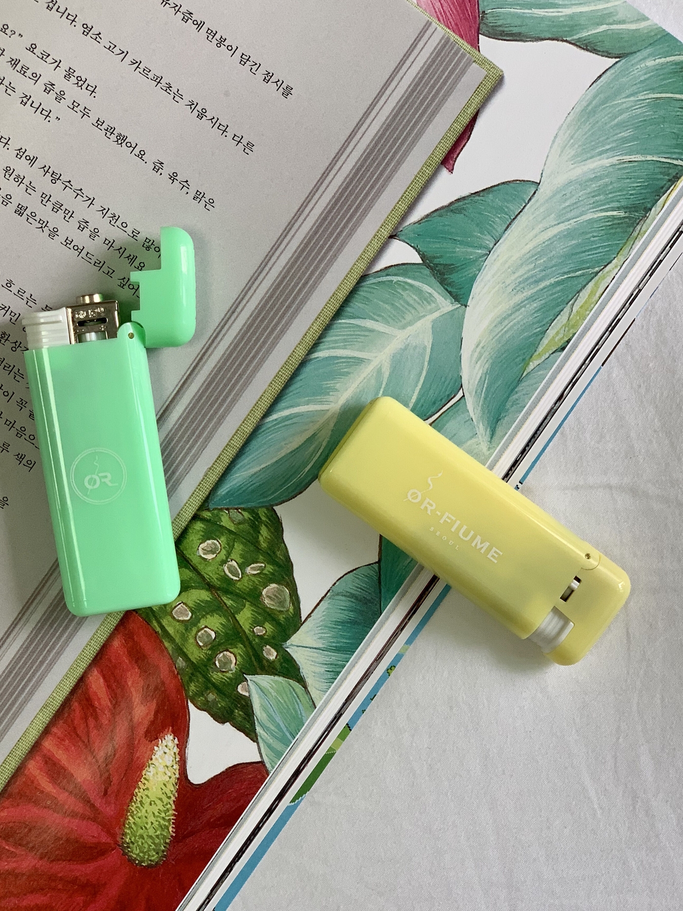 OR-FIUME SEOUL Incense Lighter Mini green and yellow, OR logo side and flip cap open