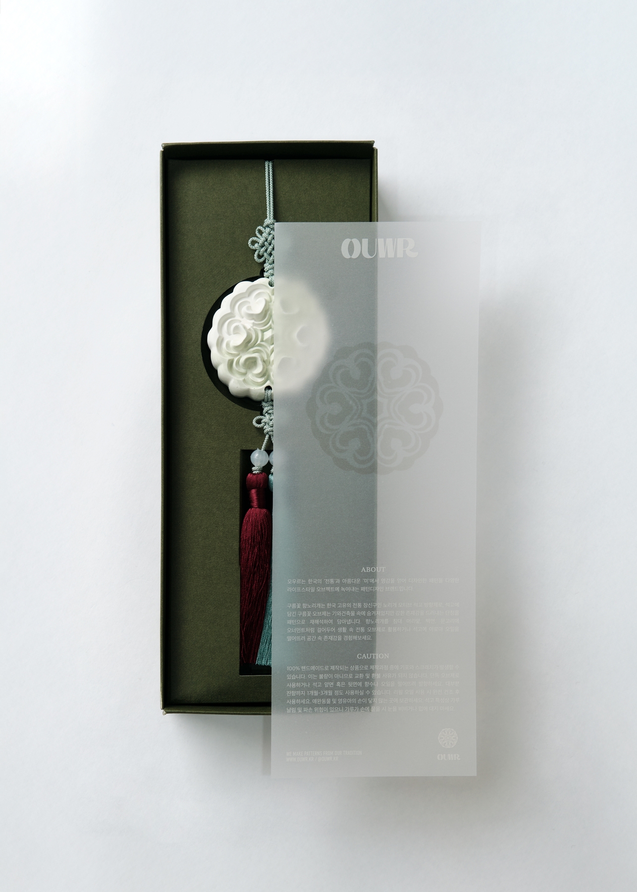 OUWR Hyang Norigae Cloud Flower P3-19 diffuser box with About and Caution card