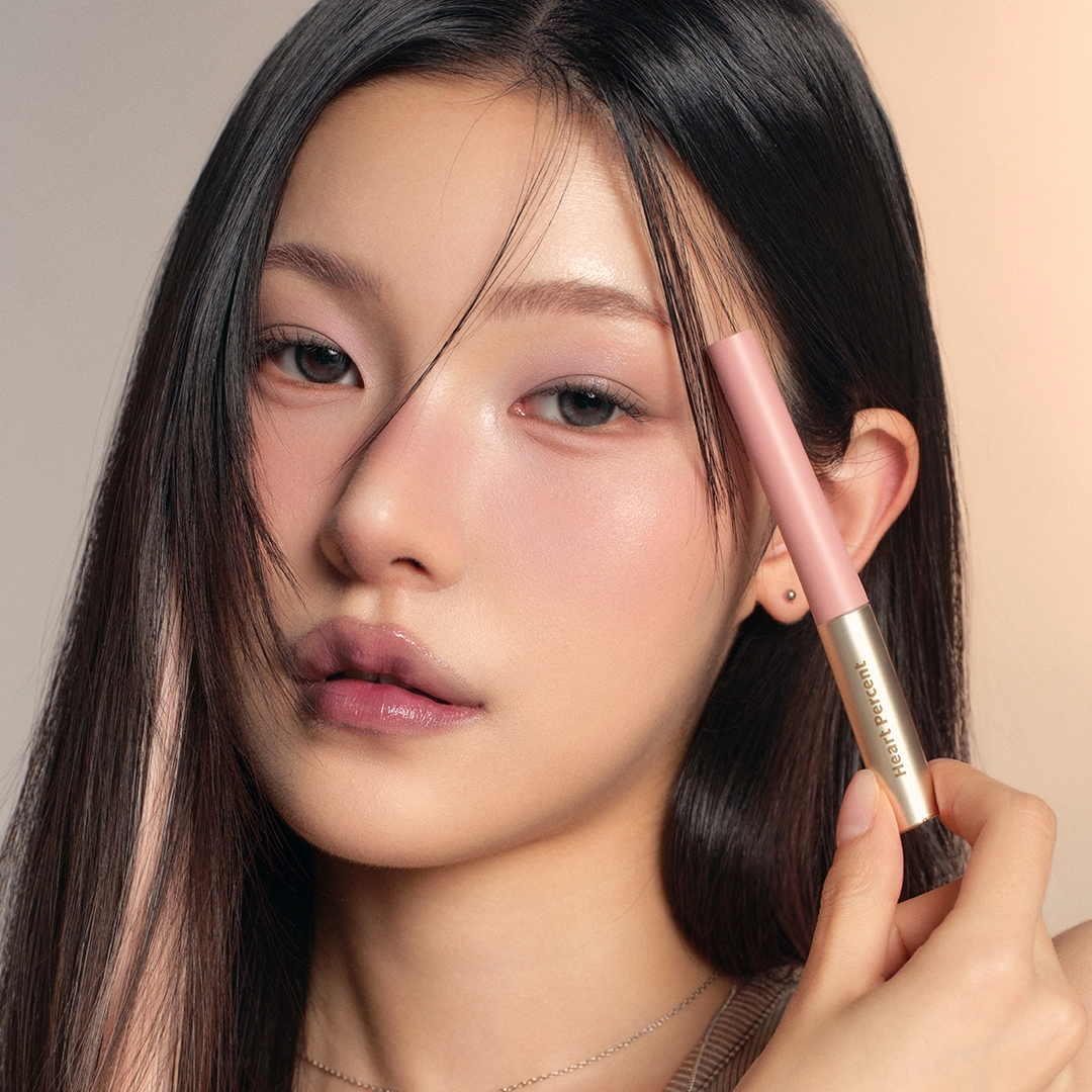 Heartpercent Dote on Mood Fake-Up Browcara held by model, pink tube