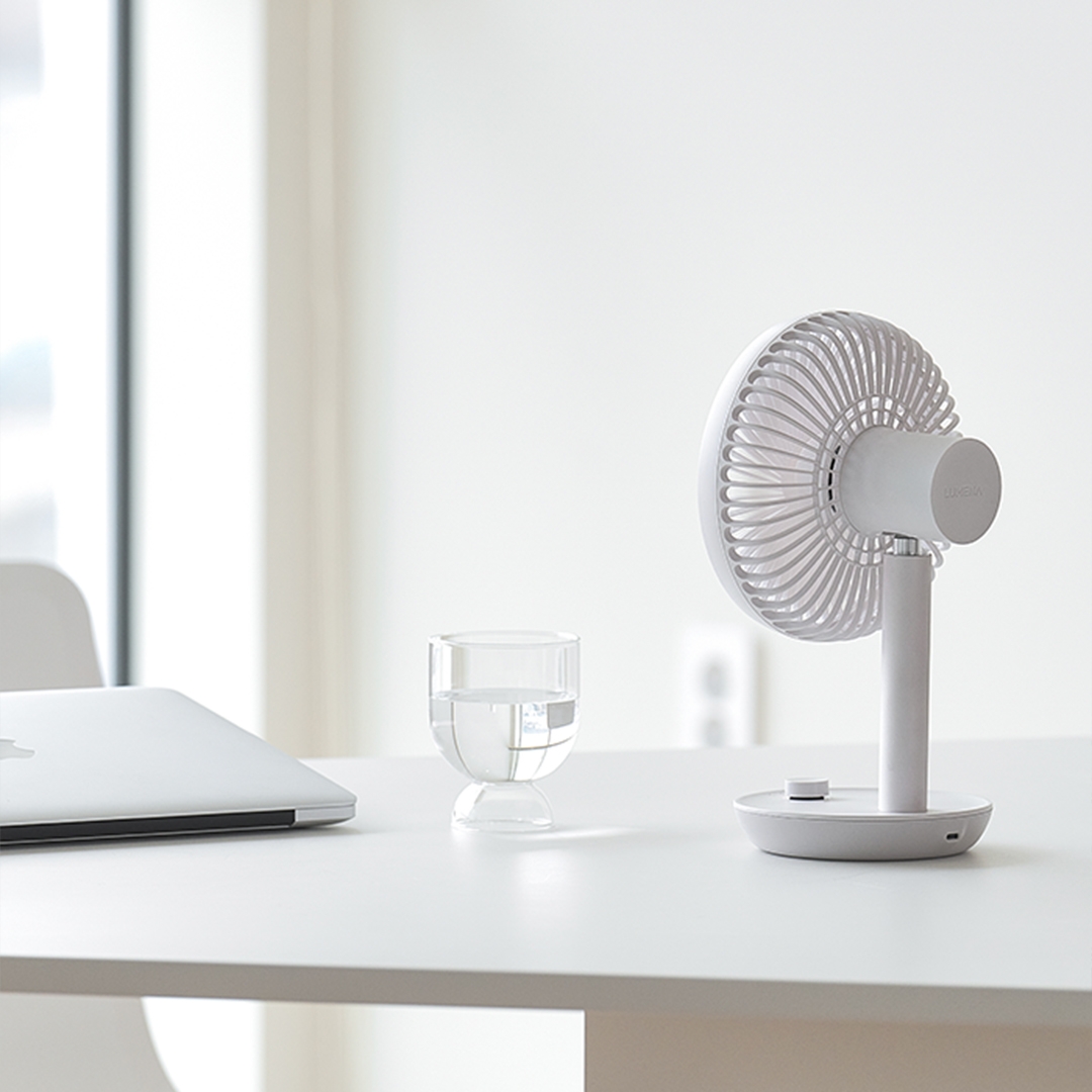 lumena FAN STAND 3Z Midnight Gray wireless fan on desk