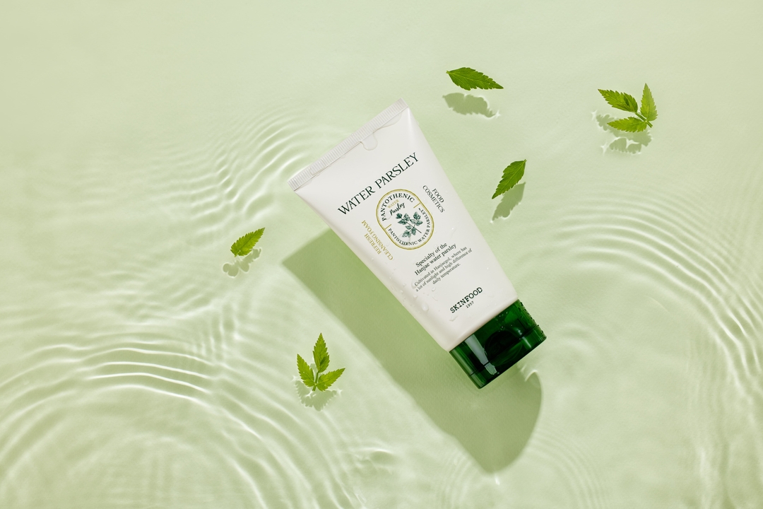 Skinfood PANTOTHENIC WATER PARSLEY REFRESH CLEANSING FOAM (150ml)