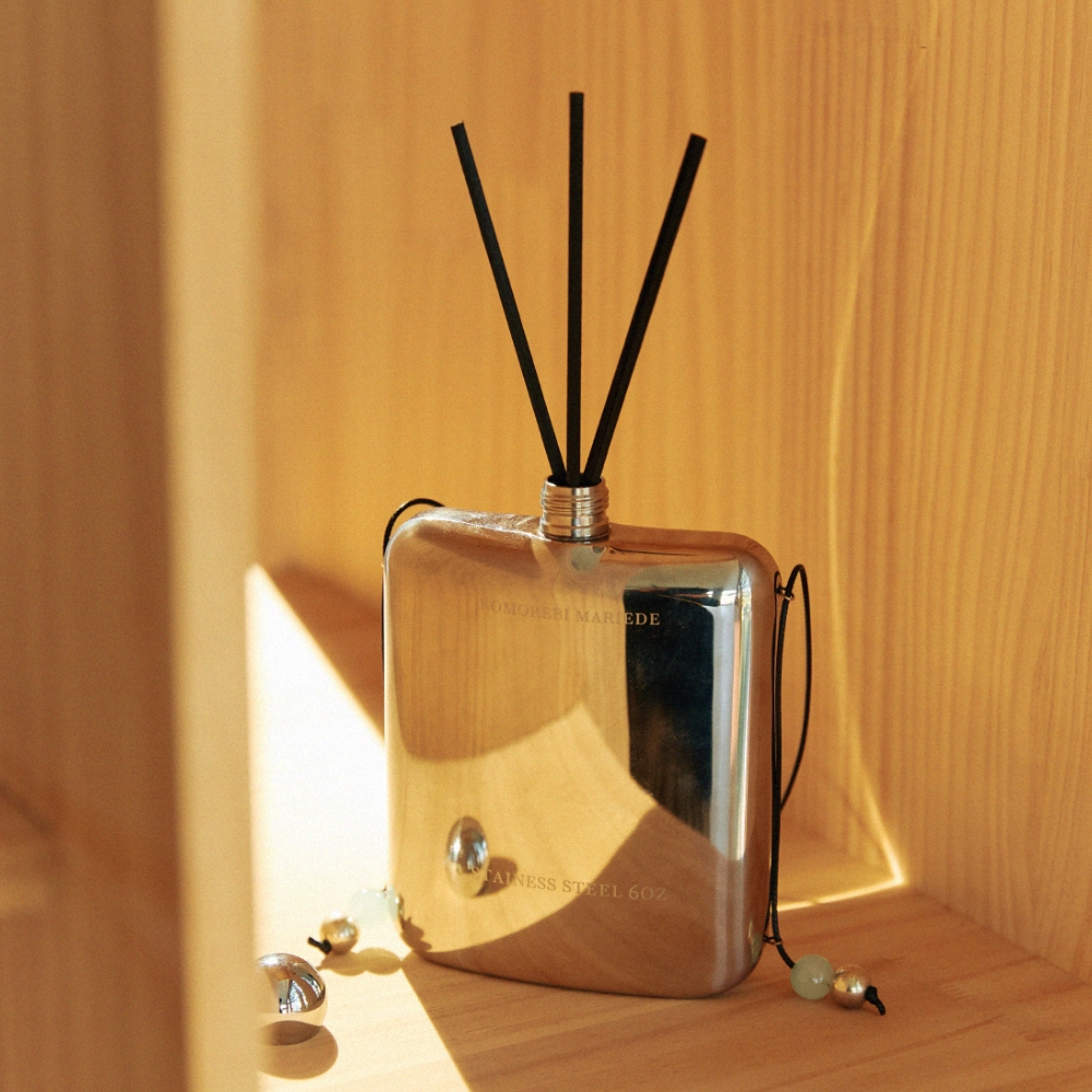 K-Lifestyle KOMOREBI MARIEDE Hanging or Standing Whiskey Flask-Shaped Object Diffuser 200ml_Gift Package – image 2 of 2