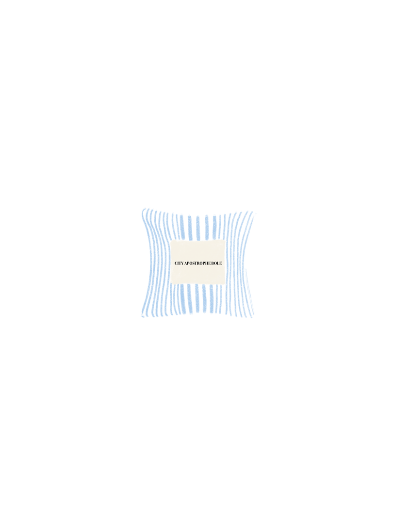 K-Lifestyle CITY APOSTROPHE BOLE White acacia Orsay sachets bathed in warm spring sunshine – image 1 of 2