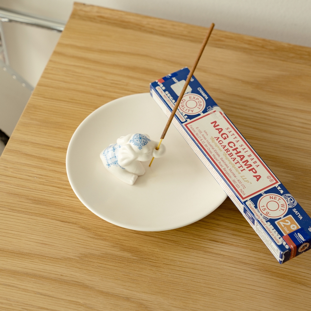 K-Lifestyle nagchampa Cheolpudeok Dabok-i Ceramic Elephant Incense Holder + Select 15g Incense Stick