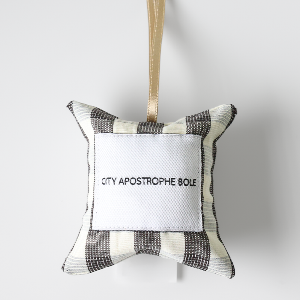 K-Lifestyle CITY APOSTROPHE BOLE Blended whisky and smoky fig black comedy sachets