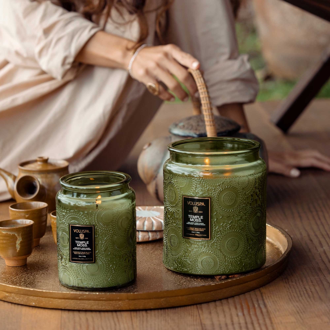 K-Lifestyle VOLUSPA Templemoss M Glass Candle 5.5oz (156g) (5.5oz)