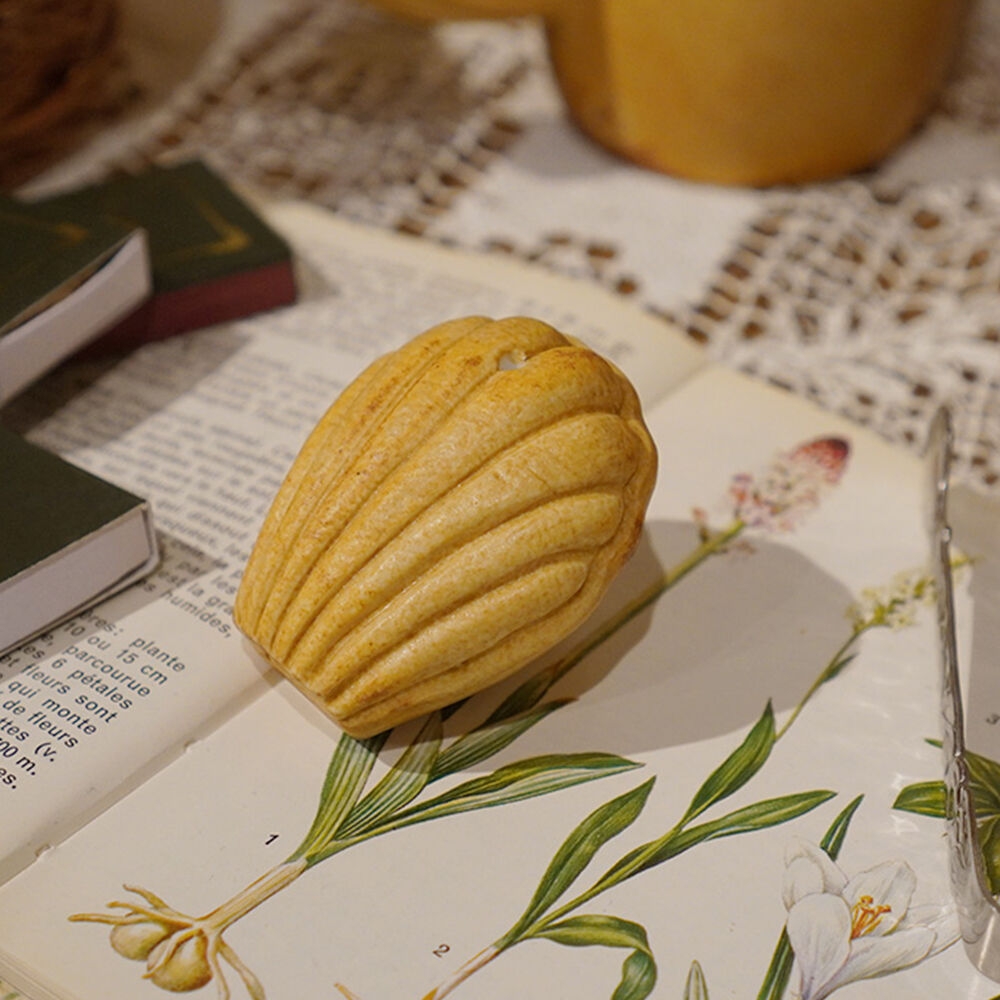 K-Lifestyle Colin et Chloe Proust's Madeleine paper weight