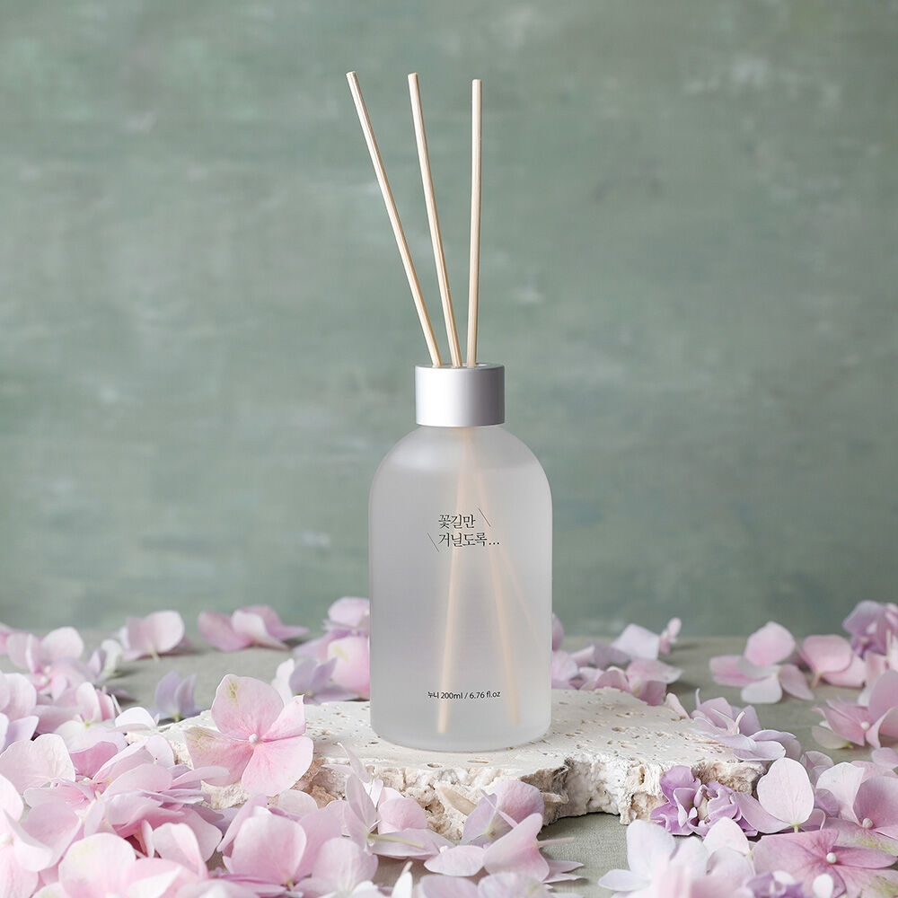 K-Lifestyle Modern House Sentimental Flower Path Diffuser 200ml (200ml) – image 1 of 2