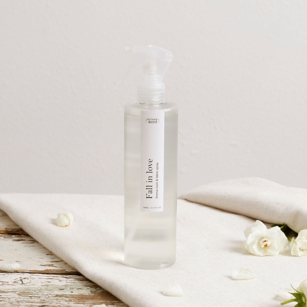 K-Lifestyle Modern House My Home Scent Fall in Love Fabric Deodorizer 300ml (300ml) – image 1 of 2