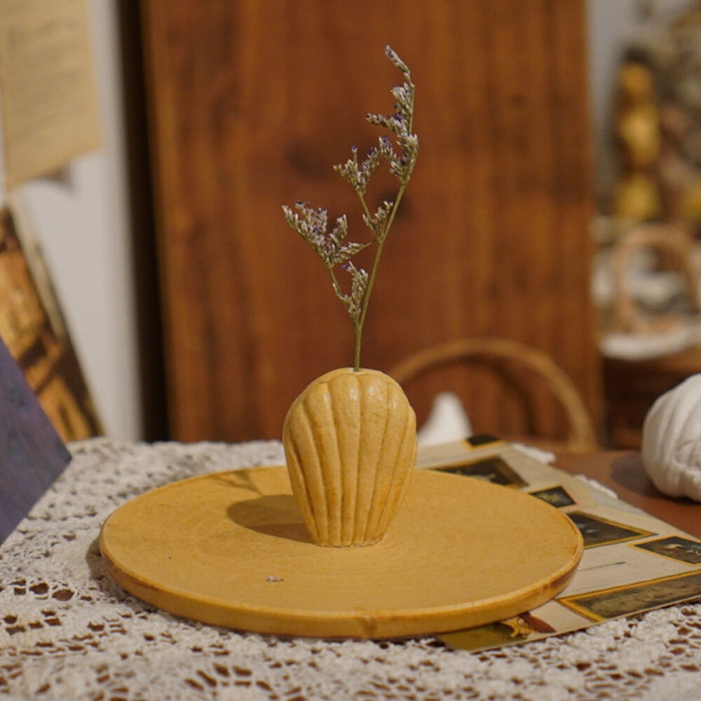 K-Lifestyle Colin et Chloe Madeleine Round Incense Holder Small – image 1 of 2