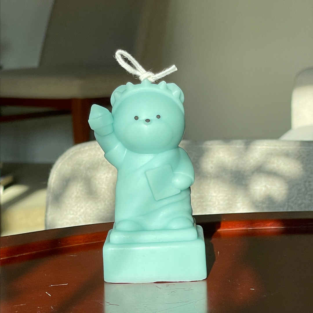 K-Lifestyle LIGHTUPSTUDIO Freedom's new bear costume candle