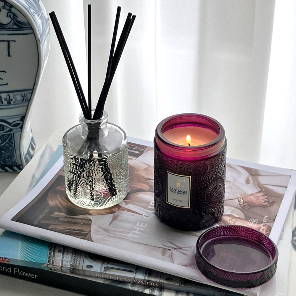 K-Lifestyle VOLUSPA Santiago Huckleberry M Glass Candle 5.5oz (156g) (5.5oz)
