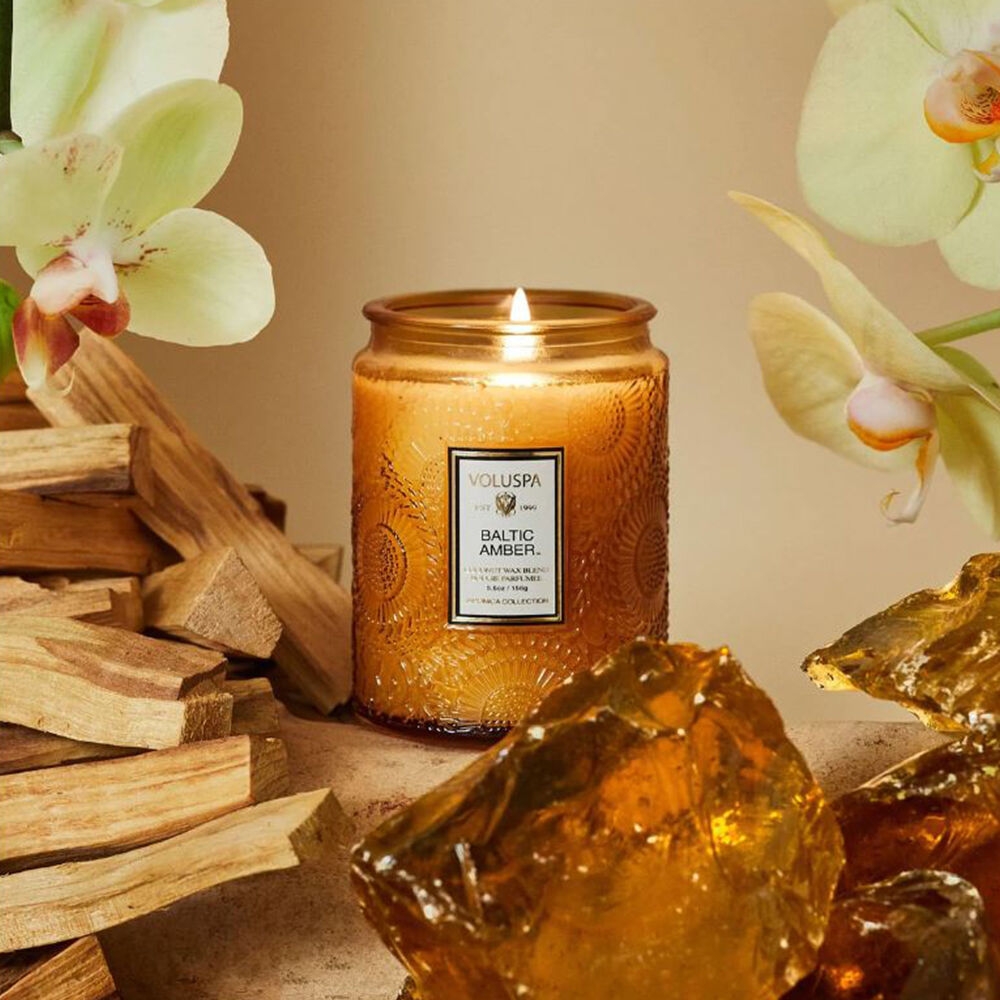 K-Lifestyle VOLUSPA Baltic Amber M Glass Candle 5.5oz (156g) (5.5oz)