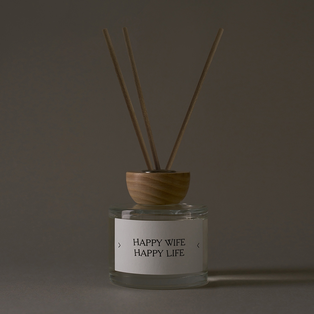 K-Lifestyle DE LABEL Signature Diffuser 150ml HAPPY WIFE HAPPY LIFE (Includes 5 Reed Sticks) (150ml)