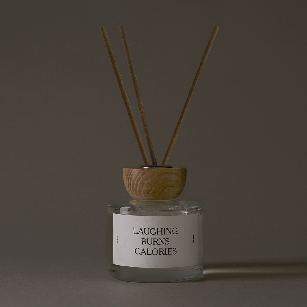 K-Lifestyle DE LABEL Signature Diffuser 150ml LAUGHING BURNS CALORIES (Includes 5 Reed Sticks) (150ml)