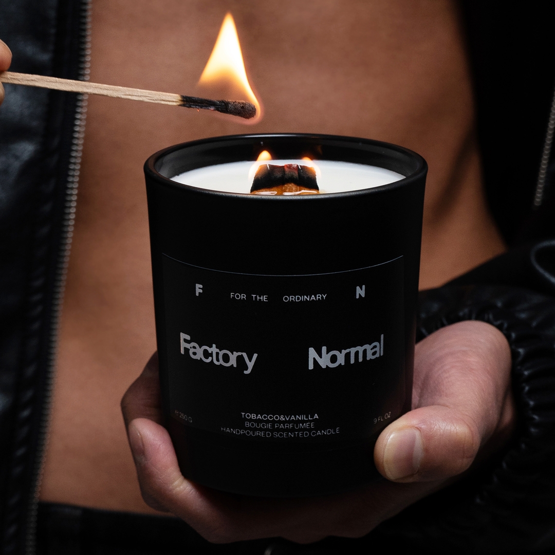 K-Lifestyle factory normal Black Candle Special Edition Tobacco & Vanilla Scent 250g (Random) (250g)