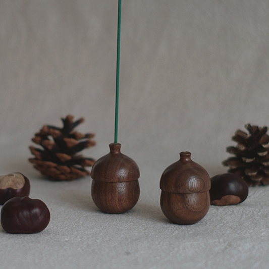 K-Lifestyle GLEAMY SPACE acorn incense holder