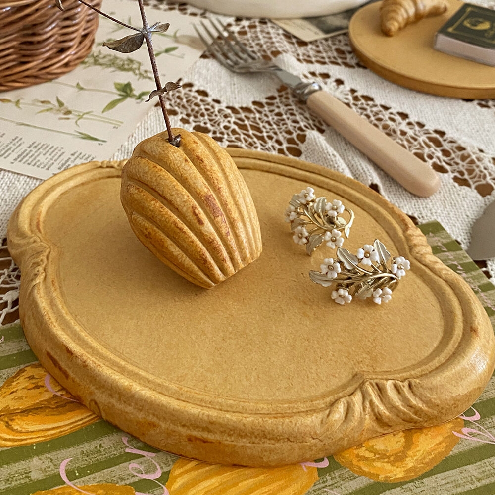 K-Lifestyle Colin et Chloe Proust's Madeleine oval frame tray (Random)