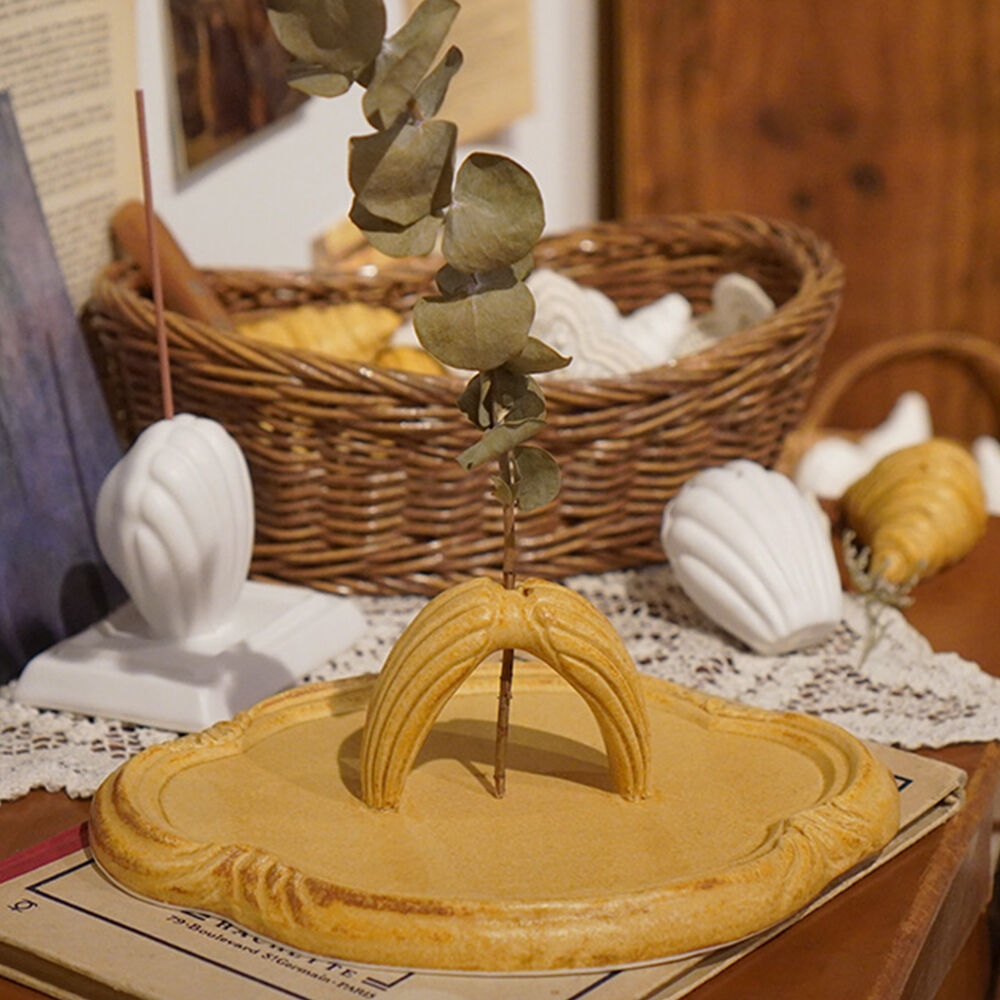 K-Lifestyle Colin et Chloe Proust's Madeleine oval frame holder