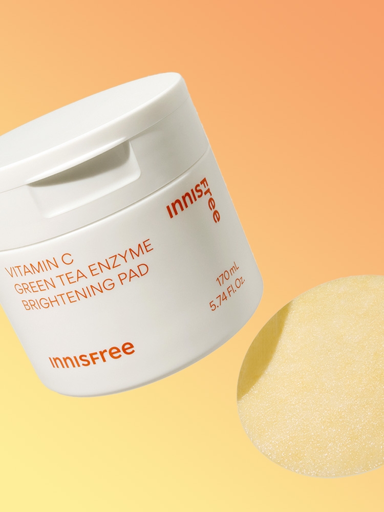 Innisfree Vitamin C Green Tea Enzyme Brightening Toner Pad 170ml tub with pad texture