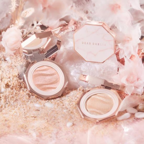 DEAR DAHLIA Blooming Edition Endless Glow Illuminator 7.3g – image 7 of 8