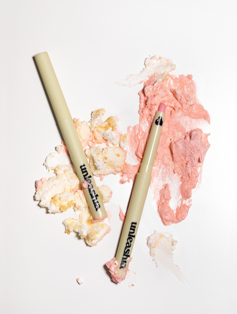 Unleashia Oh! Happy Day Lip Pencil coral pink creamy smear texture with two pencils