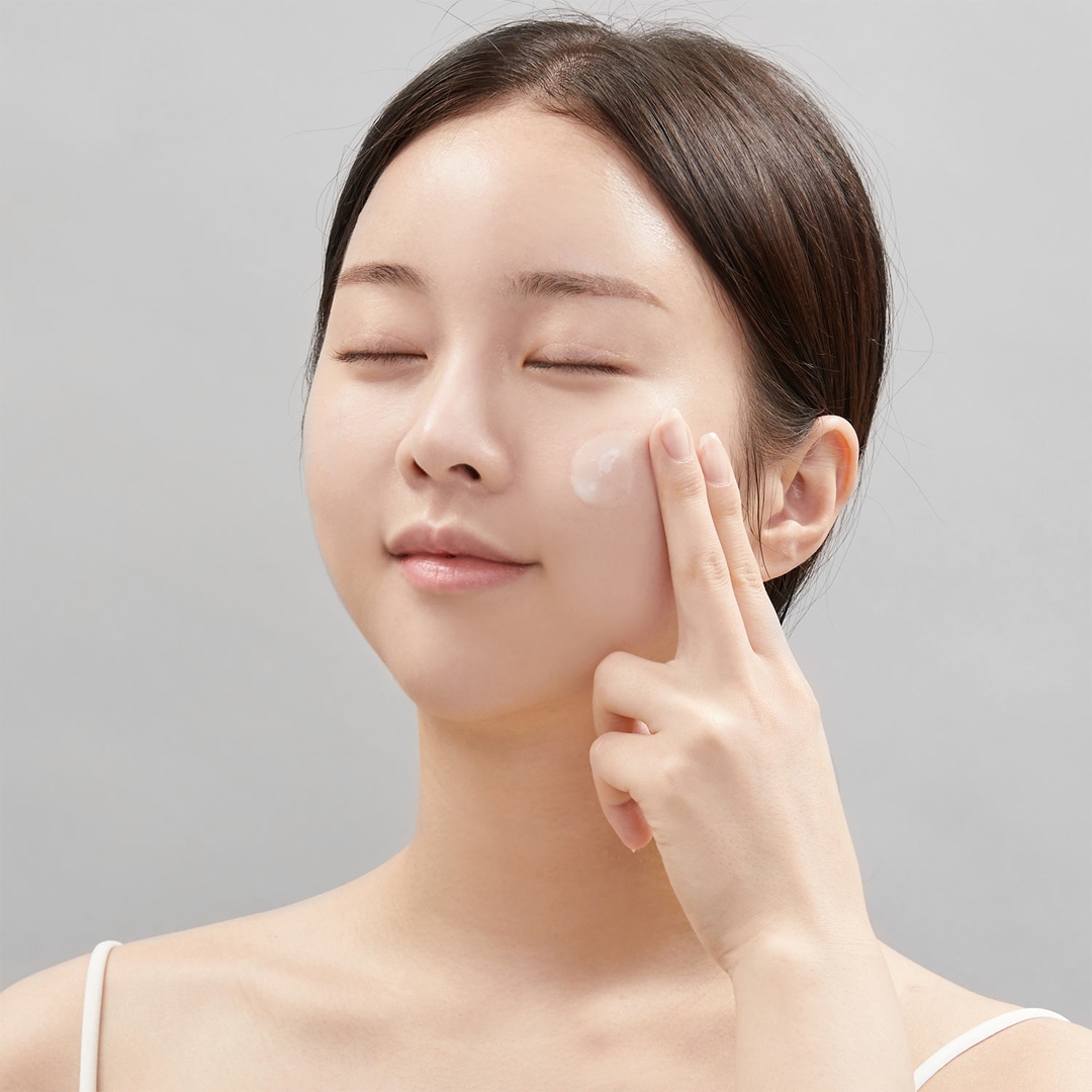 VT CICA Emulsion applied on cheek, face application