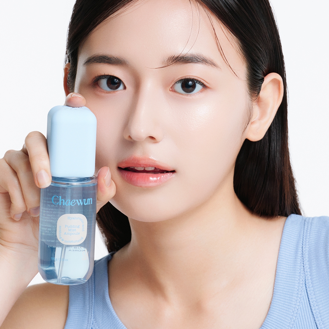 Chaewun Hyaluronic Acid Pudding Mist Ampoule 100g bottle held by model