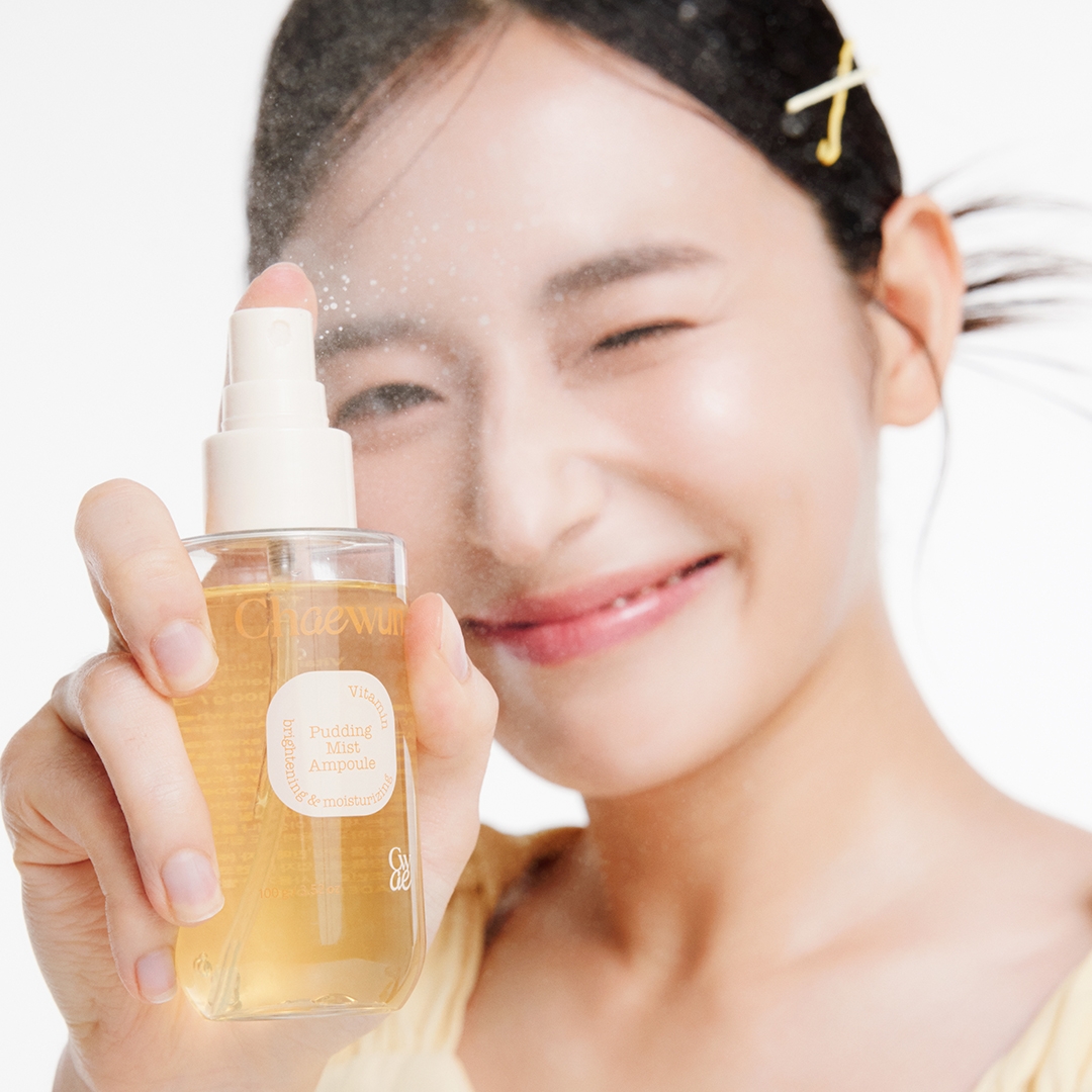 Chaewun Vitamin Pudding Mist Ampoule 100g spraying on face