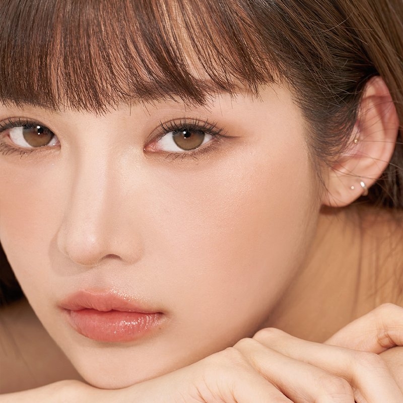 Hapakristin Secretive Kristin 1 Day Dusk Brown color contact lenses on model, natural brown eyes