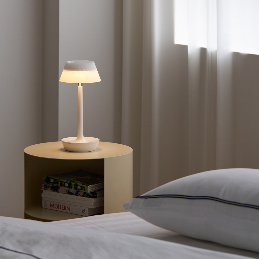 lumena SPACE ON PLUS table lamp Glam White with shade as bedside night light