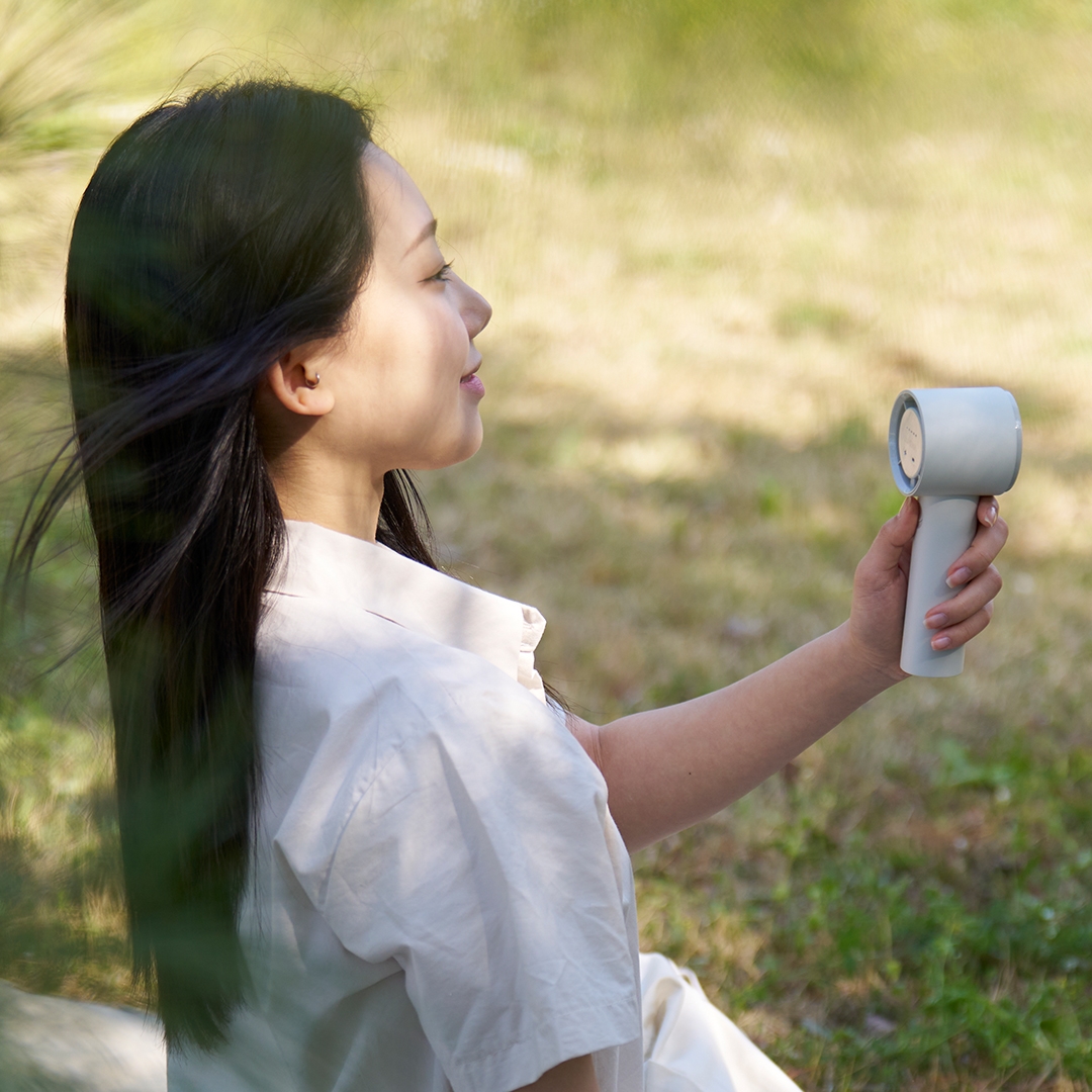 lumena FAN PRO JET handheld fan held outdoors in use